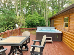 2 BR Cabin with Hot Tub, Deck, Fire Pl